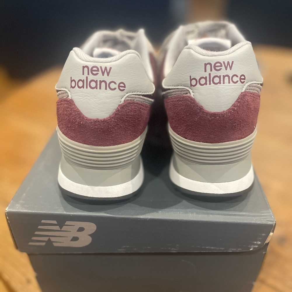 Women’s Burgundy New Balance 574, size 7.5 - Picture 4 of 7